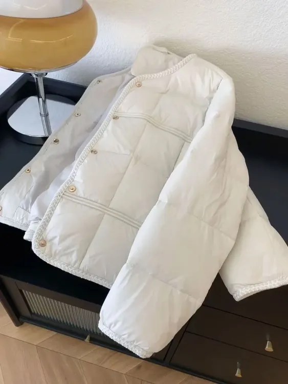 白色小香风金扣棉服外套女秋冬季新款高级感气质宽松显瘦保暖上衣