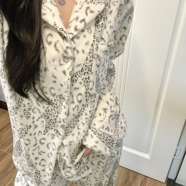 豹纹德绒睡衣女秋冬季加厚保暖大码长袖长裤休闲家居服套装可外穿