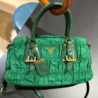 95新 Prada/普拉达 皱褶绿金扣手提斜挎包12354