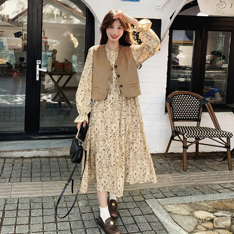 茶歇法式复古马甲碎花连衣裙套装女2025春季新款温柔风气质两件套