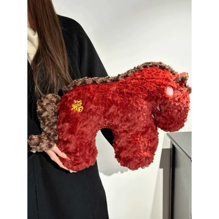 MOMO创意马年抱枕异形毛绒玩偶沙发客厅春节装饰摆件新年靠枕