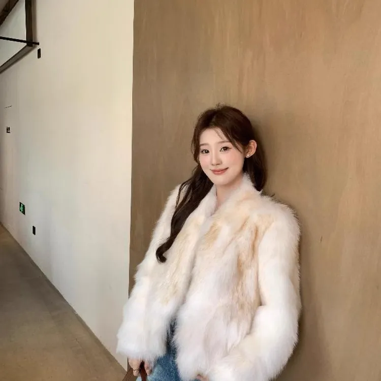 棕色环保毛毛外套女冬2025新款高级感气质短款加厚保暖毛绒上衣