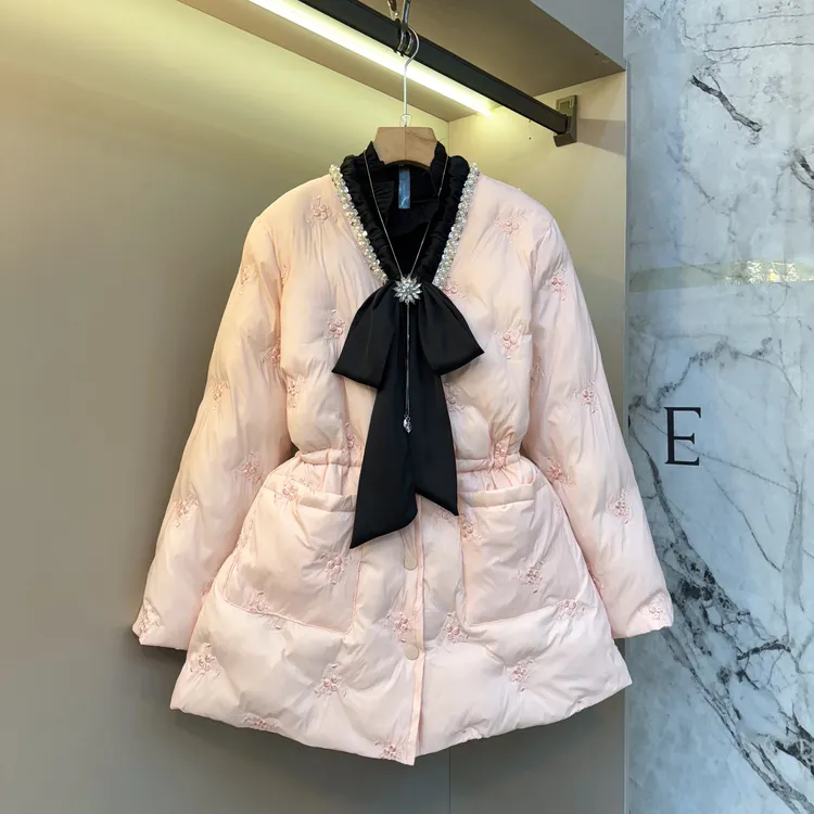 2025年冬季新款小香风v领蝴蝶结收腰刺绣显瘦胖mm精致外套7241