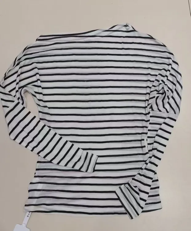 斜肩黑白条打底衫百搭条纹