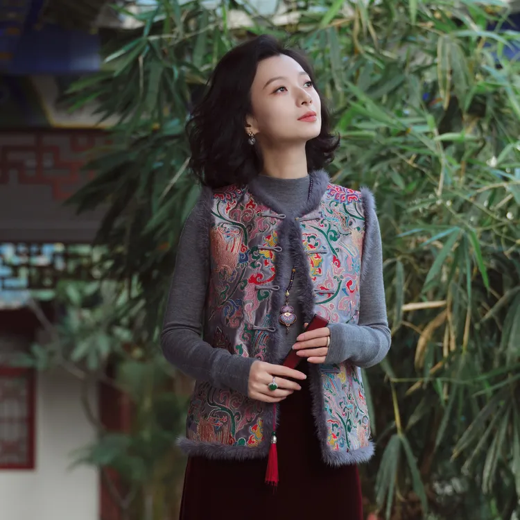  西子/【莲枝凤凰】醋酸夹棉拼水貂重工刺绣新中式国风马甲/MJTJ462