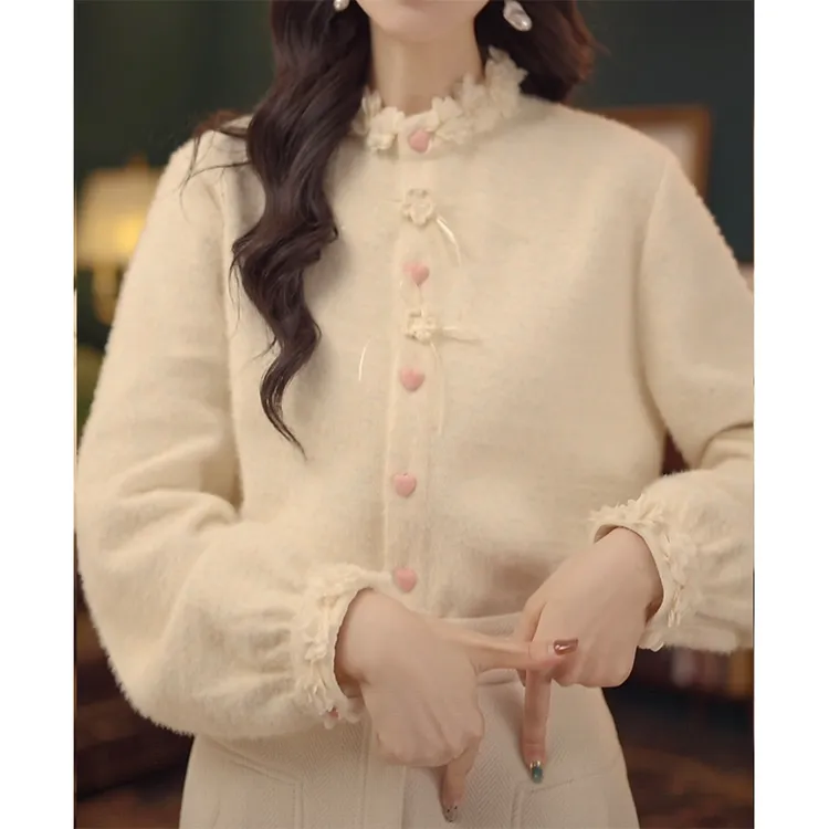 复古港风设计感立体花朵爱心扣厚款衬衫女2025冬季时尚减龄上衣