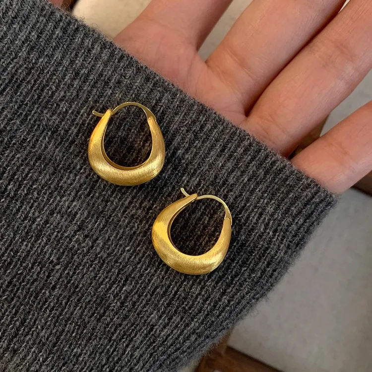 铜合金耳饰 高级感金色拉丝素圈耳环通勤百搭耳扣时髦 冷淡风女潮