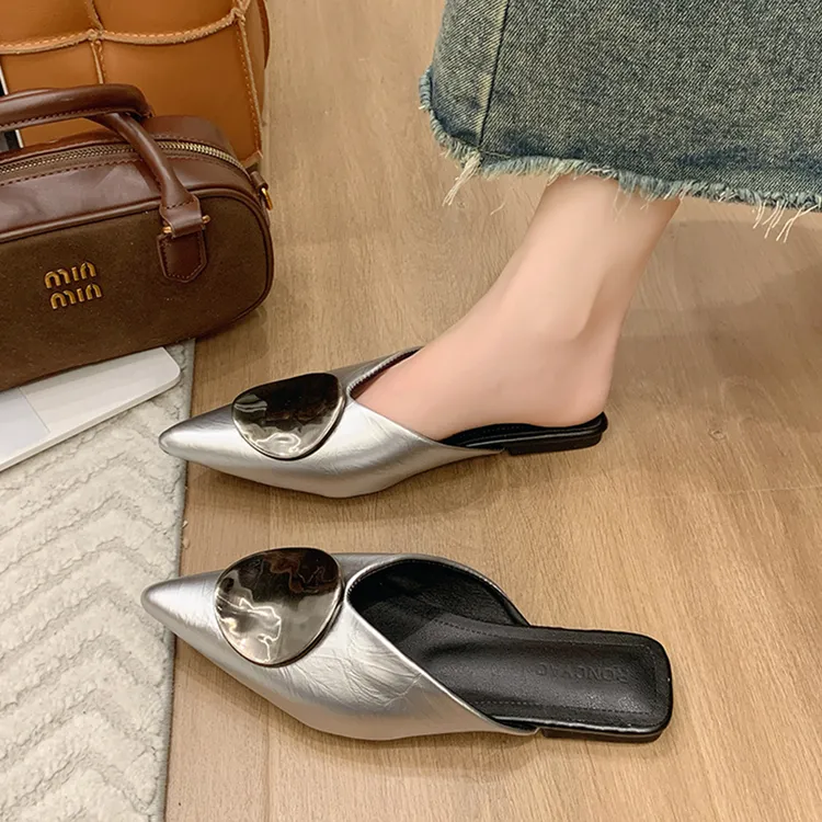 法式金色圆扣尖头软皮平底包头凉鞋凉拖女外穿2025新款懒人穆勒鞋