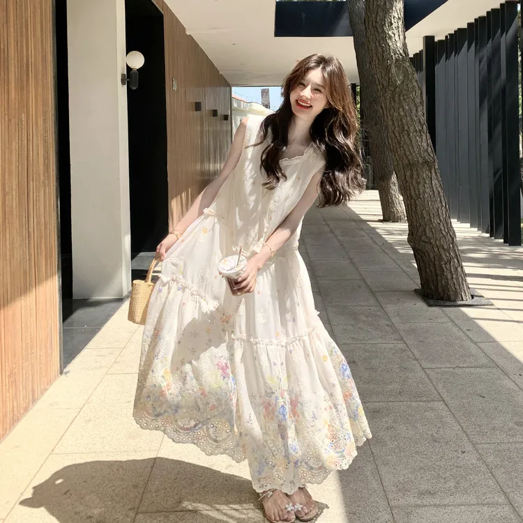 巨好看刺绣碎花无袖连衣裙女夏高级感海边度假超仙沙滩裙绝美长裙