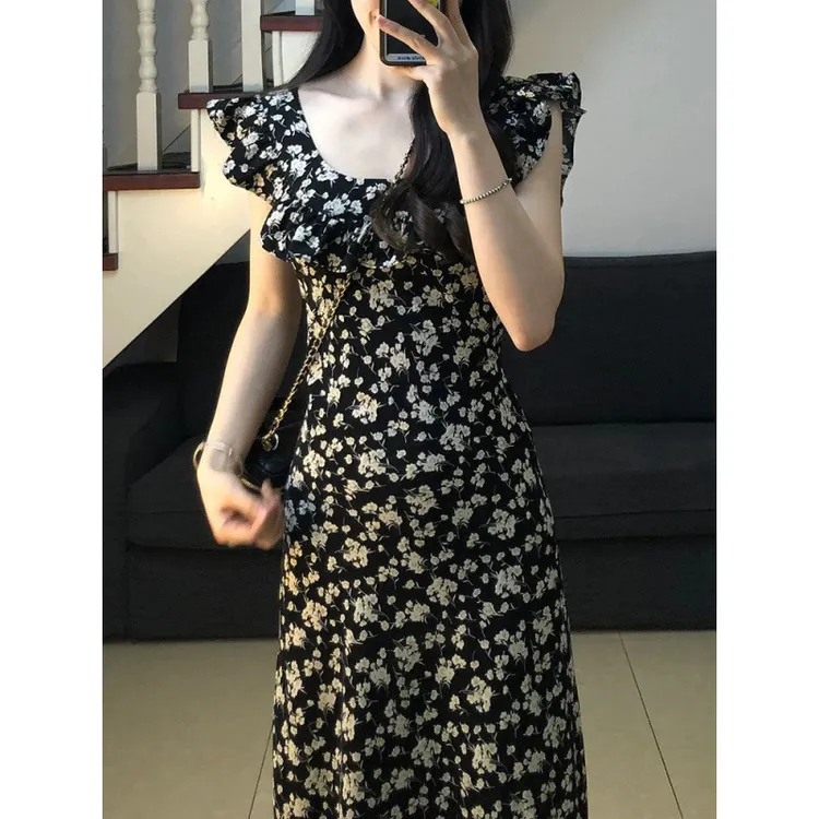 黑色碎花收腰显瘦小飞袖连衣裙女夏季薄款气质高级感法式高级飞飞