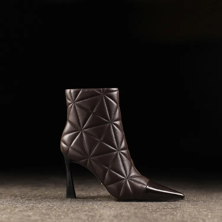 气质细跟短靴高级感真皮保暖加绒女靴子冬季新款尖头高跟鞋不累脚