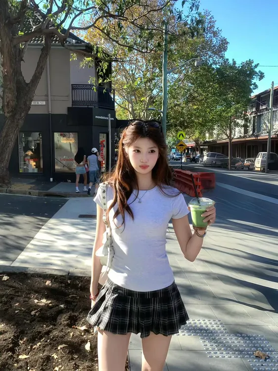 2025夏季新款韩版简约基础款圆领t恤正肩短袖灰色女上衣百搭半裙