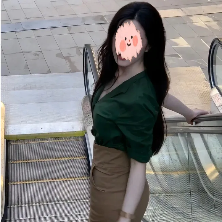 高级感气质绿色长袖衬衫女2025新款复古港风宽松百搭小衫