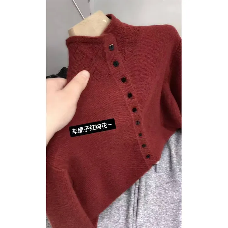 车厘子红色立领钩花设计针织开衫女2025秋冬新款显白气质百搭毛衣