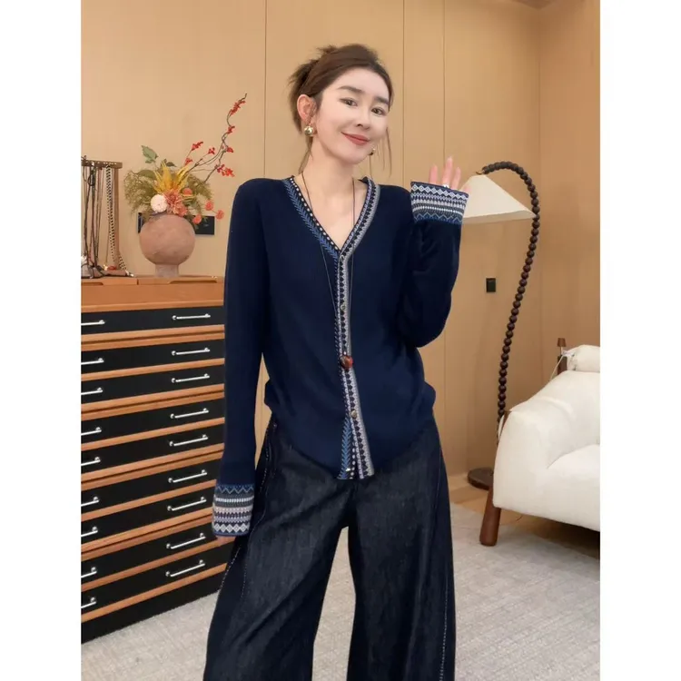 玖了个玖 2025秋季新品极简复古花纹拼接V领针织开衫 2509C5382