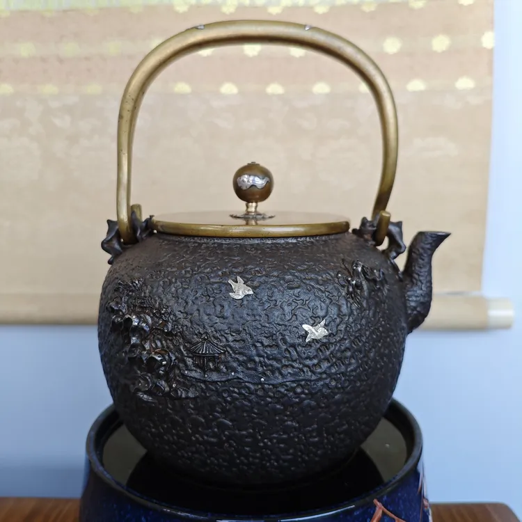 龟文堂造 中期波千鸟老铁壶 容量约1400ml 