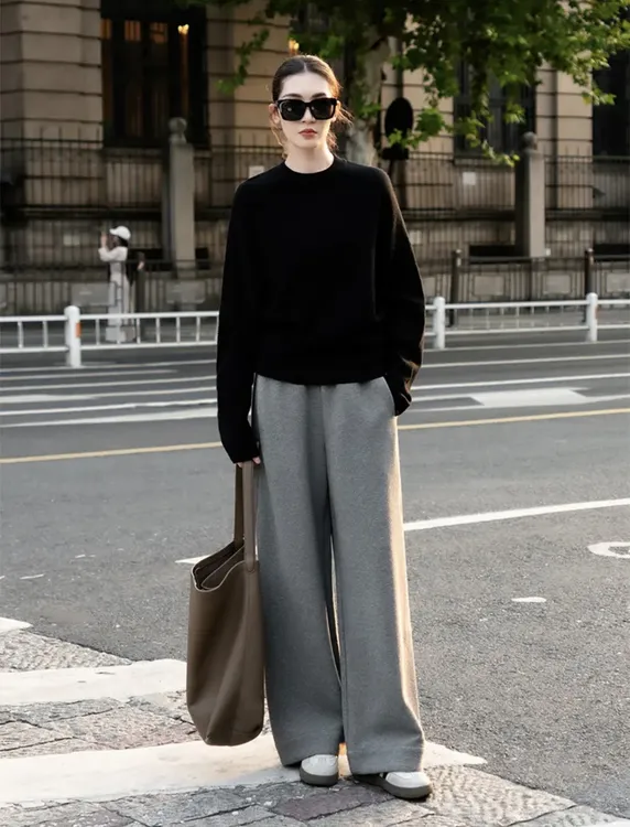 2025秋冬新款极简风圆领软糯毛衣+宽松休闲加绒保暖阔腿卫裤套装