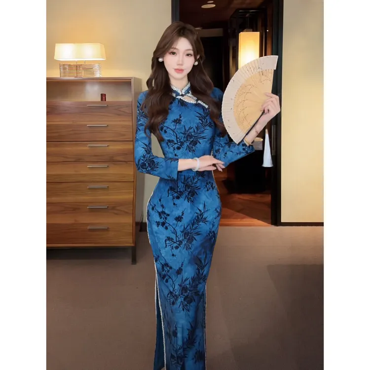 凌茜恣禾【蓝昕蝶】国风新中式蓝珠花绒裙温婉优雅气质修身显瘦旗袍