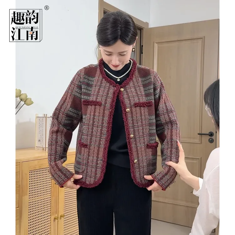 妈妈装秋装V领格子小香风外套中老年女通勤厚款短上衣