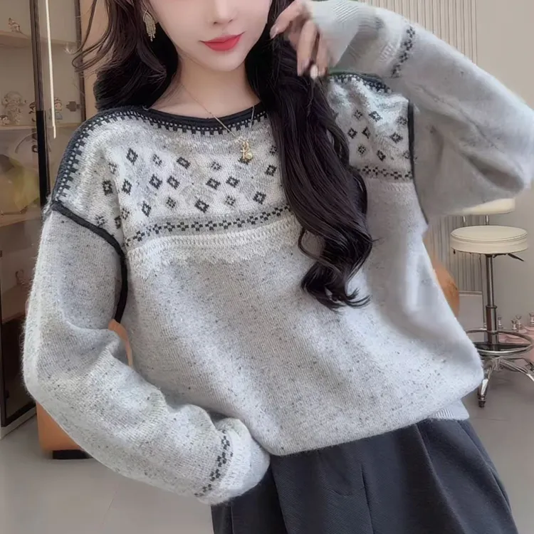 今年流行穿搭2025秋冬新款温柔风花纹提花宽松型休闲风长袖针织衫