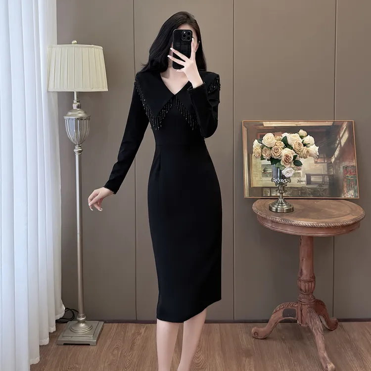 大码时尚秋冬女装轻奢法式翻领钉珠流苏重工气质显瘦赫本风小黑裙