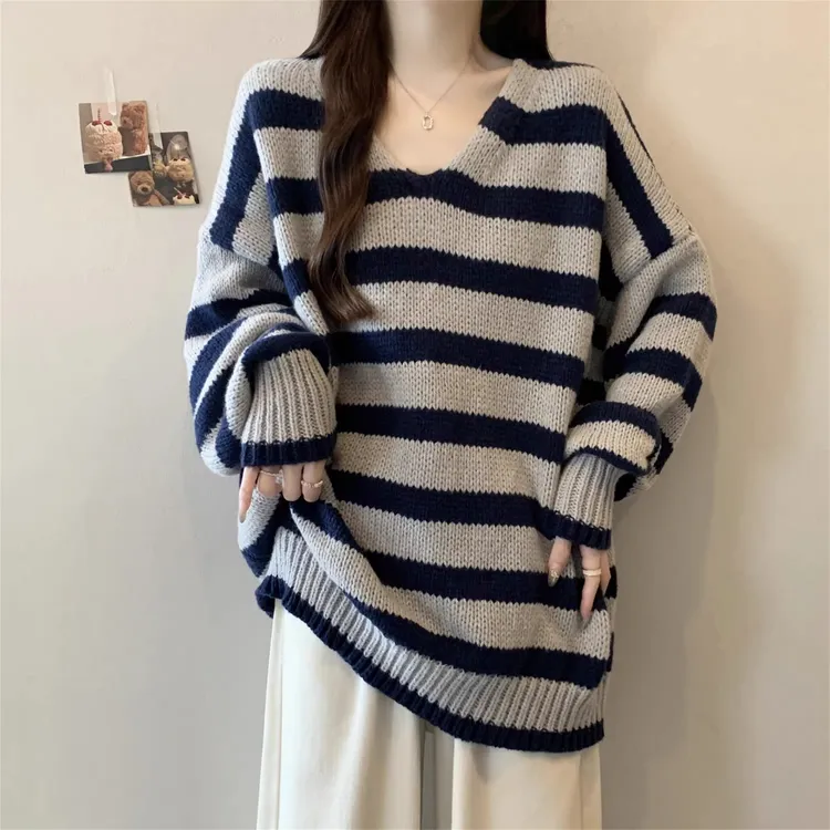 大码胖MM撞色条纹V领针织衫毛衣女秋冬韩系宽松遮屁股中长款上衣