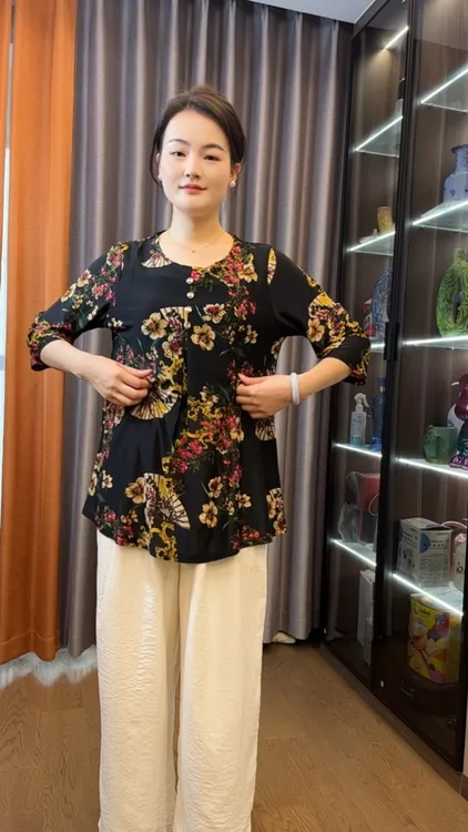 大码妈妈装休闲百搭洋气时尚上衣小个子中老年女装宽松小衫圆领