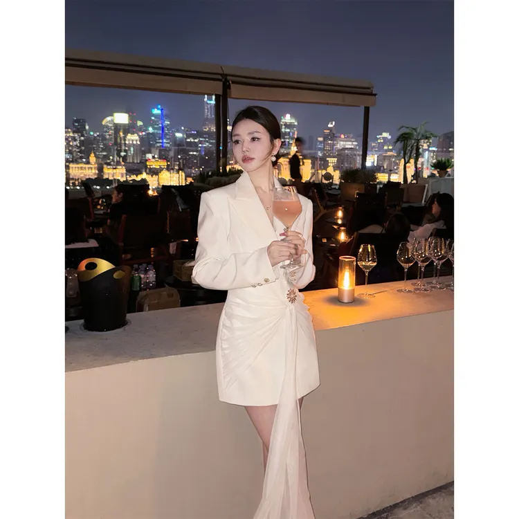 冯薪颖【利滋晚宴】白色褶皱飘带设计感西装裙 Q507142