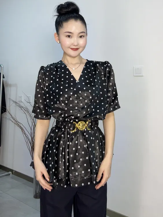 芭雅推荐的冰丝腰带修身上衣
