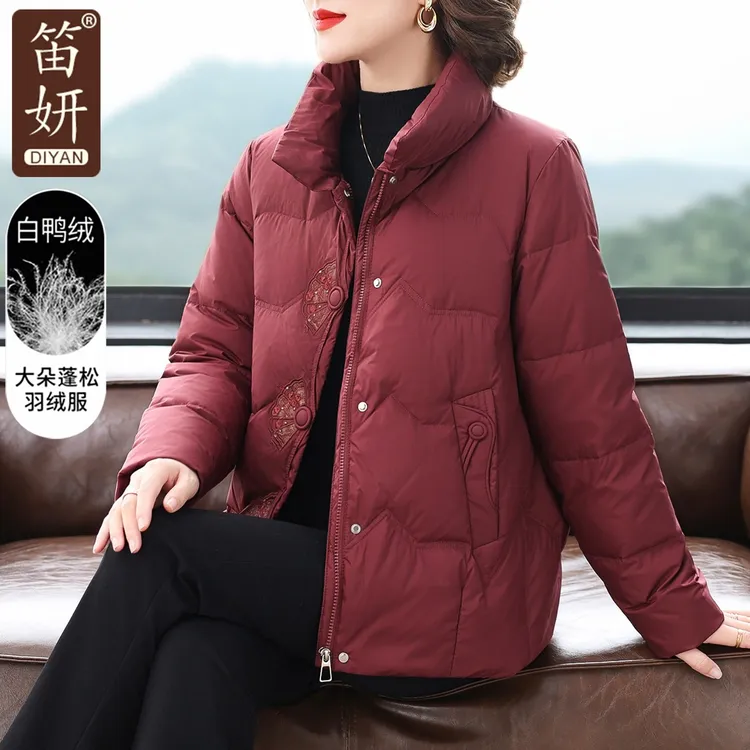 品牌妈妈冬装羽绒服2025新款洋气中老年秋冬外套本命年红色棉袄女