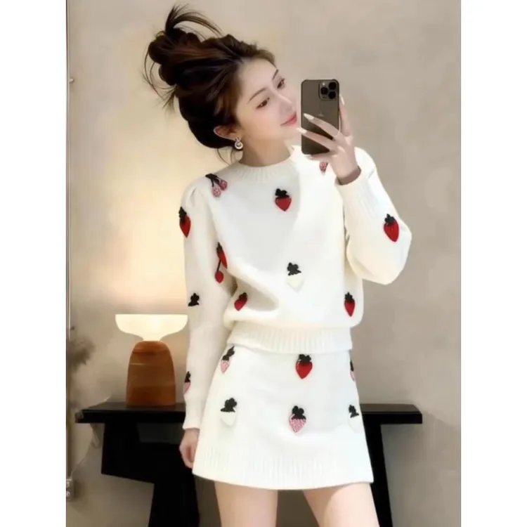 今年流行针织套装秋冬小个子穿搭女2025新款巨好看上衣短裙两件套