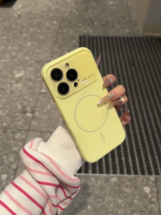 奶黄色大视窗镜头膜一体键适用苹果17/16/15/14/13液态磁吸手机壳