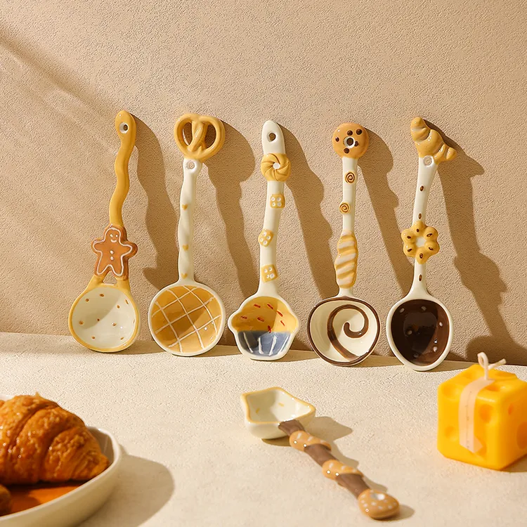 可爱陶瓷小勺子个人专用长柄汤勺家用高颜值甜品勺饭勺调羹釉下彩