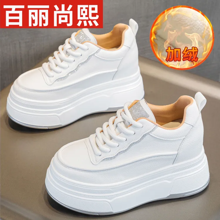 百丽尚熙9公分厚底增高小白鞋2025冬季加绒加厚ins小个子松糕鞋女
