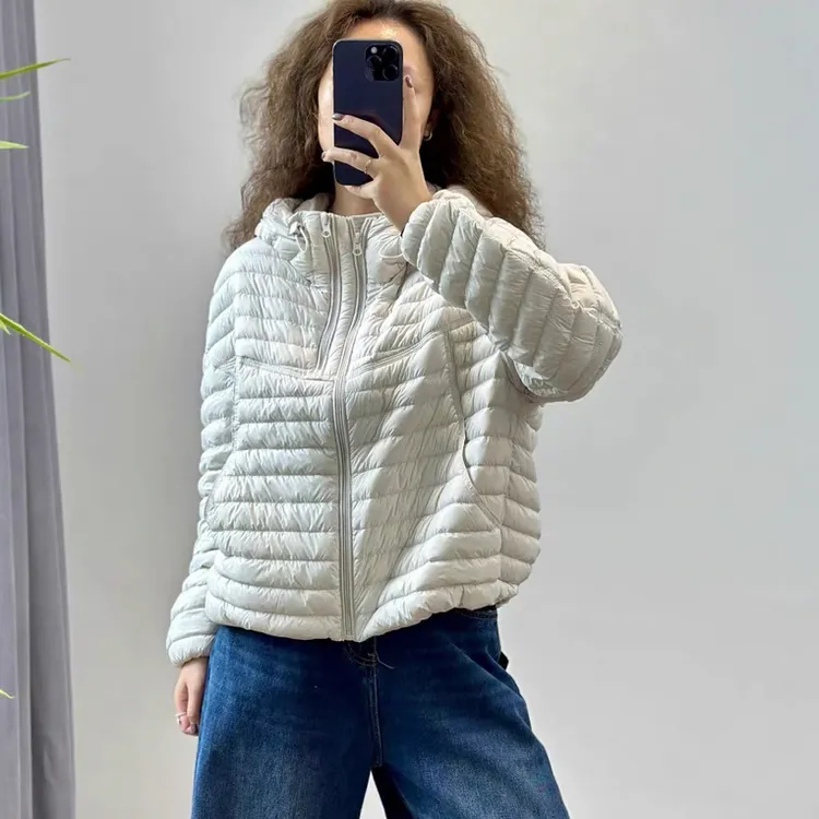 秋冬新品轻薄排骨羽绒服女连帽宽松百搭洋气90鸭绒羽绒服外套