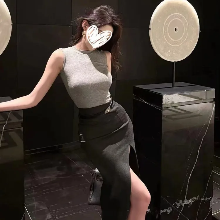 御姐气质修身显瘦辣妹背心上衣简约别致高腰开叉出游服装女长裙