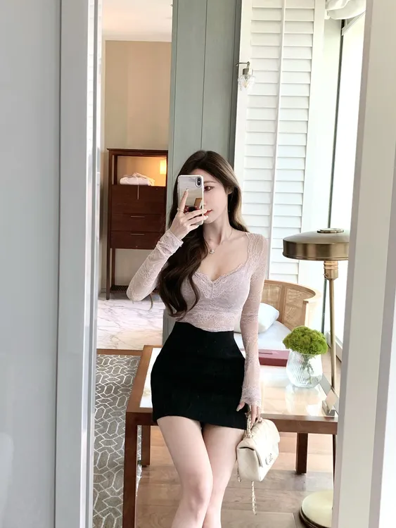 雾蕾悸动 法式性感纯欲风打底蕾丝上衣V领长袖T恤高腰显瘦A字短裙