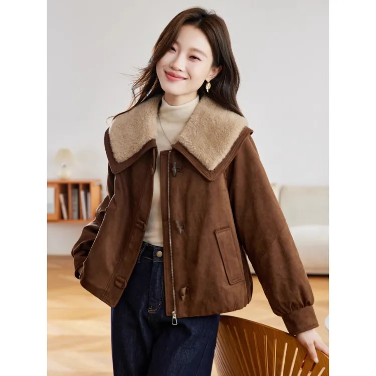 〈纪朵研〉1599韩版翻领短外套上衣冬装加厚女温柔风毛绒拼接外套