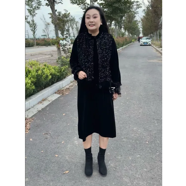 8506-2025年秋季新款气质国风显瘦加棉马甲+金丝绒连衣裙两件套