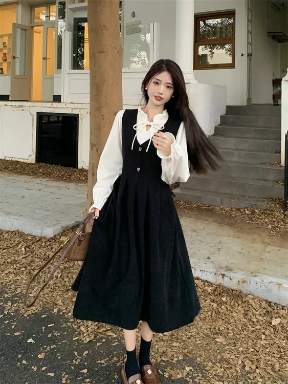 爱豆+《现货现发》法式复古假两件套系带连衣裙女秋季收显瘦灯芯绒a
