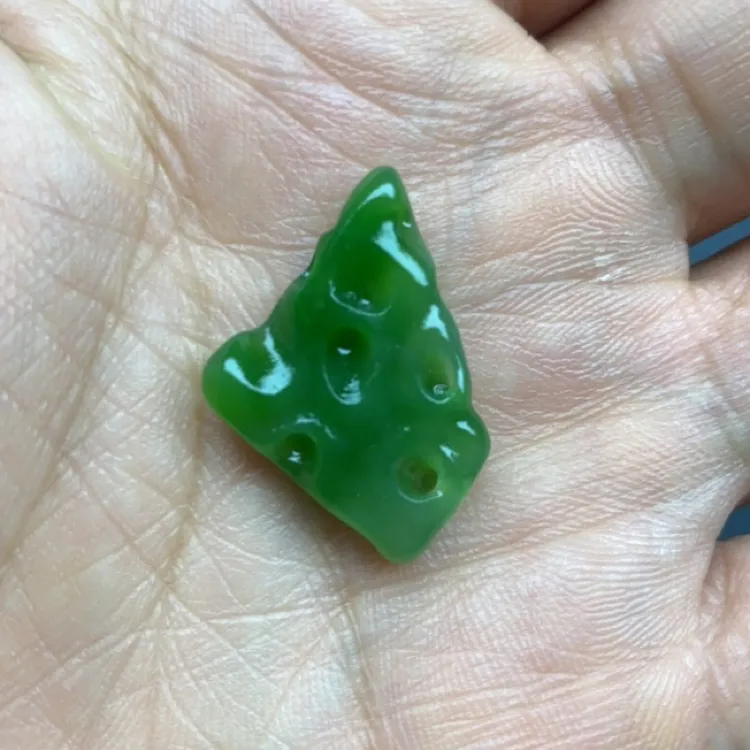 碧玉冰底太湖石随行雕刻挂件饰品27*17*6mm