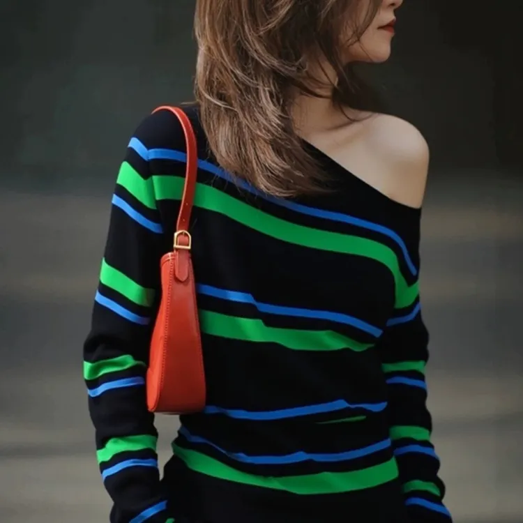 SS2743秋季轻奢高级小众不撞款上衣减龄斜露肩绿色条纹毛衣针织衫