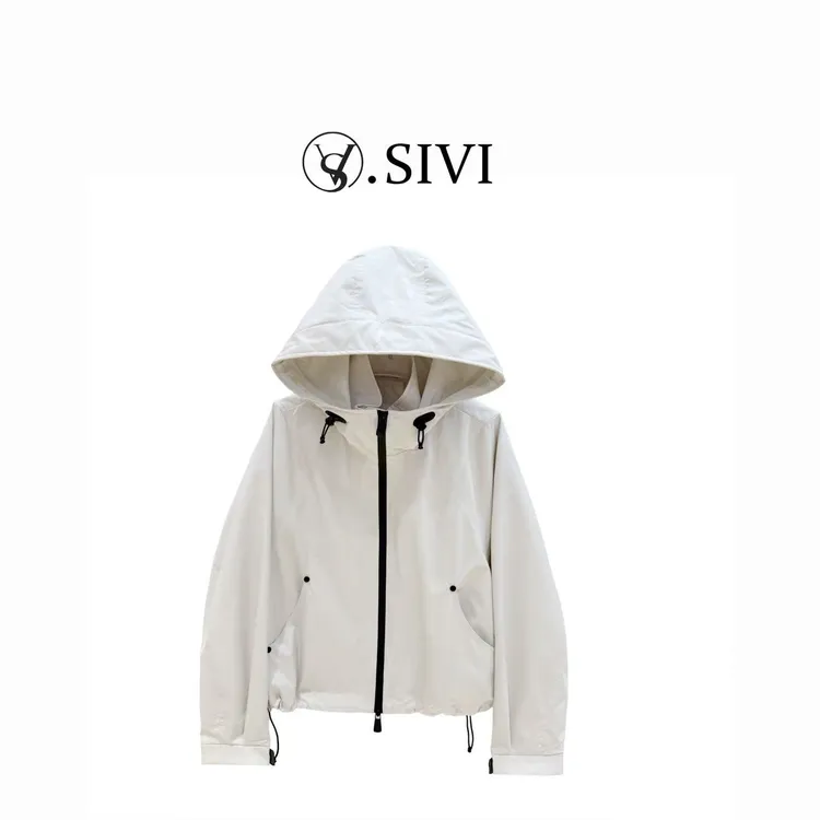 熙薇【倾心礼遇】2025早秋新款时尚休闲连帽冲锋衣外套H3910