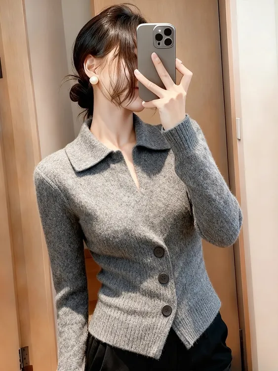 韩版时尚灰色翻领套头毛衣女2025秋冬新款轻熟小众修身显瘦针织衫