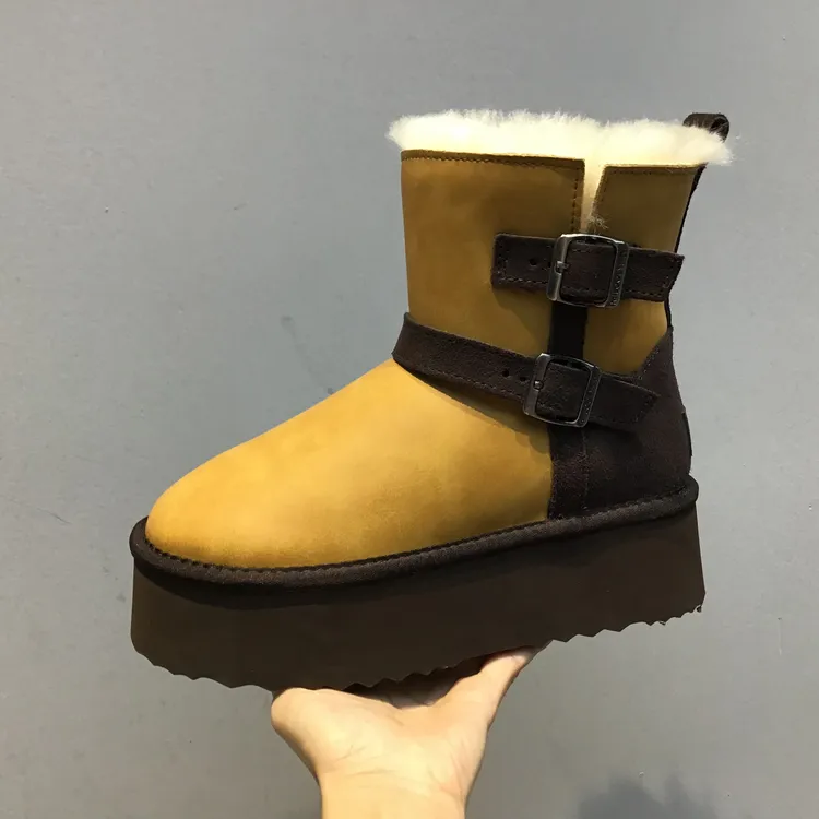 时尚真皮全羊毛雪地鞋女2025冬款皮毛一体加厚保暖防滑上班鞋子