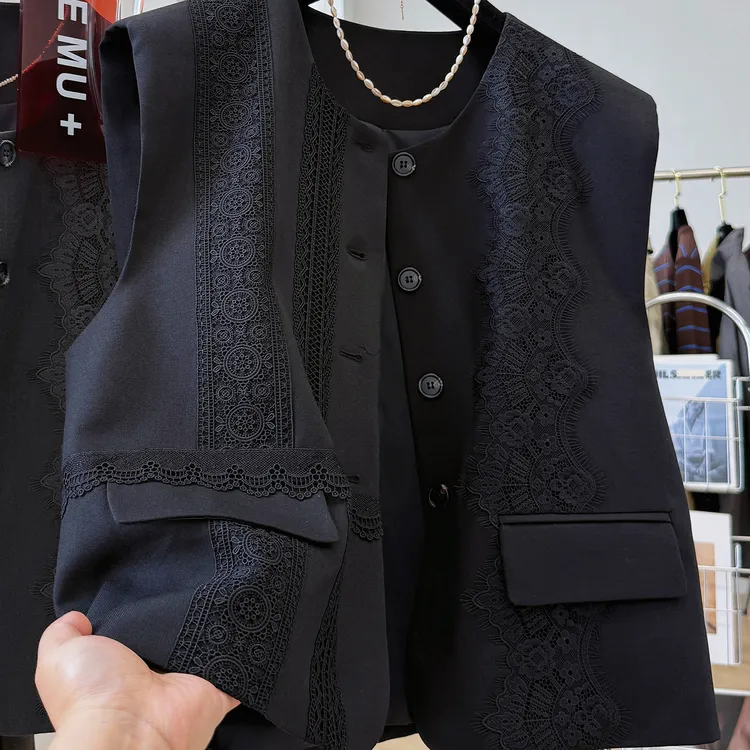 韩系高级感气质蕾丝拼接西装马甲女秋季时髦洋气无袖坎肩背心外套