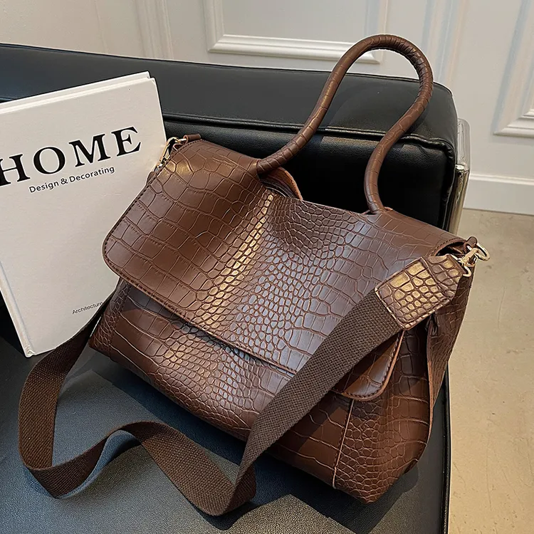 包包女大容量2025新款宽带斜挎包单肩通勤包大学生上课手提托特包