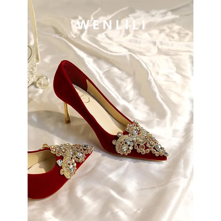 红色绒面秀禾服婚鞋新娘鞋2025新款水钻不累脚宴会敬酒细高跟单鞋