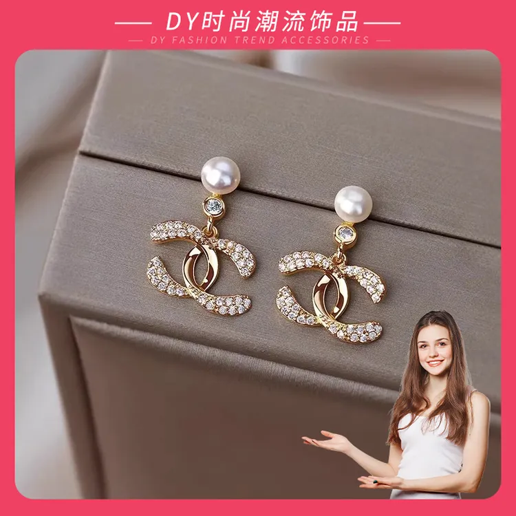 铜合金亚克力耳饰 S925银针双C耳环女小香风新款耳钉珍珠耳饰小众