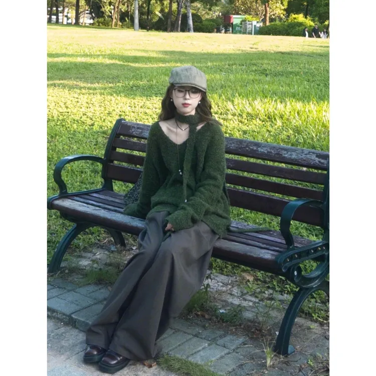 MARIE.COCO森系慵懒风绿色挂脖飘带v领针织毛衣女秋冬新款阔腿裤